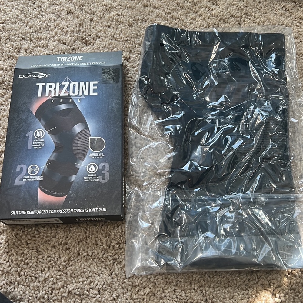 COPY - DonJoyTrizone Knee Compression Sleeve LEFT XL - Picture 2 of 4